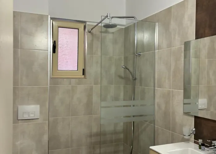 -te Golja Ξενοδοχείο *